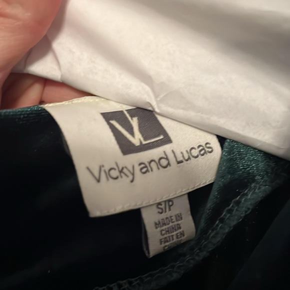 Formal Green Velvet Dress - Picture 4 of 7